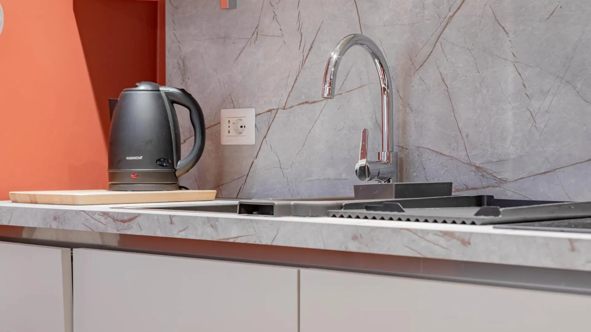 H11 Central Charm Sanremo-Ariston 0*, Sanremo Italy