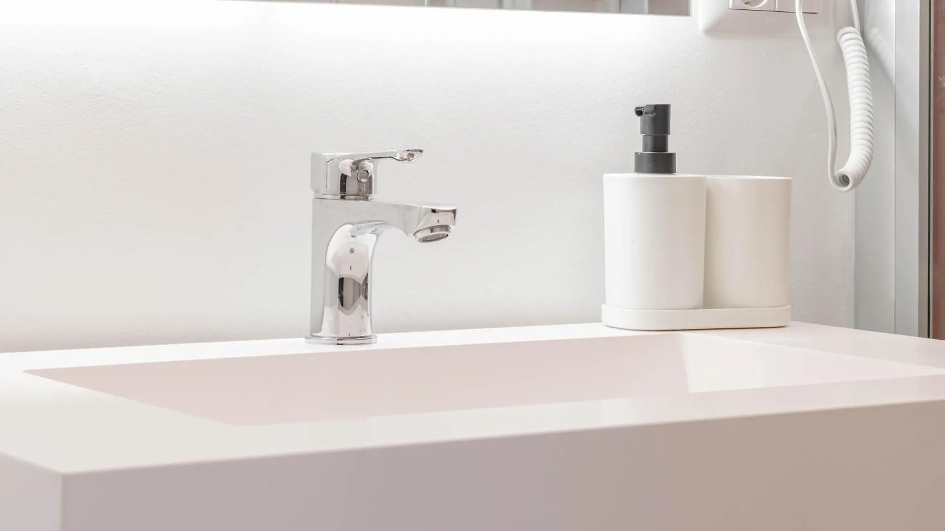 H11 Central Charm Sanremo-Ariston 0*, Sanremo Italy