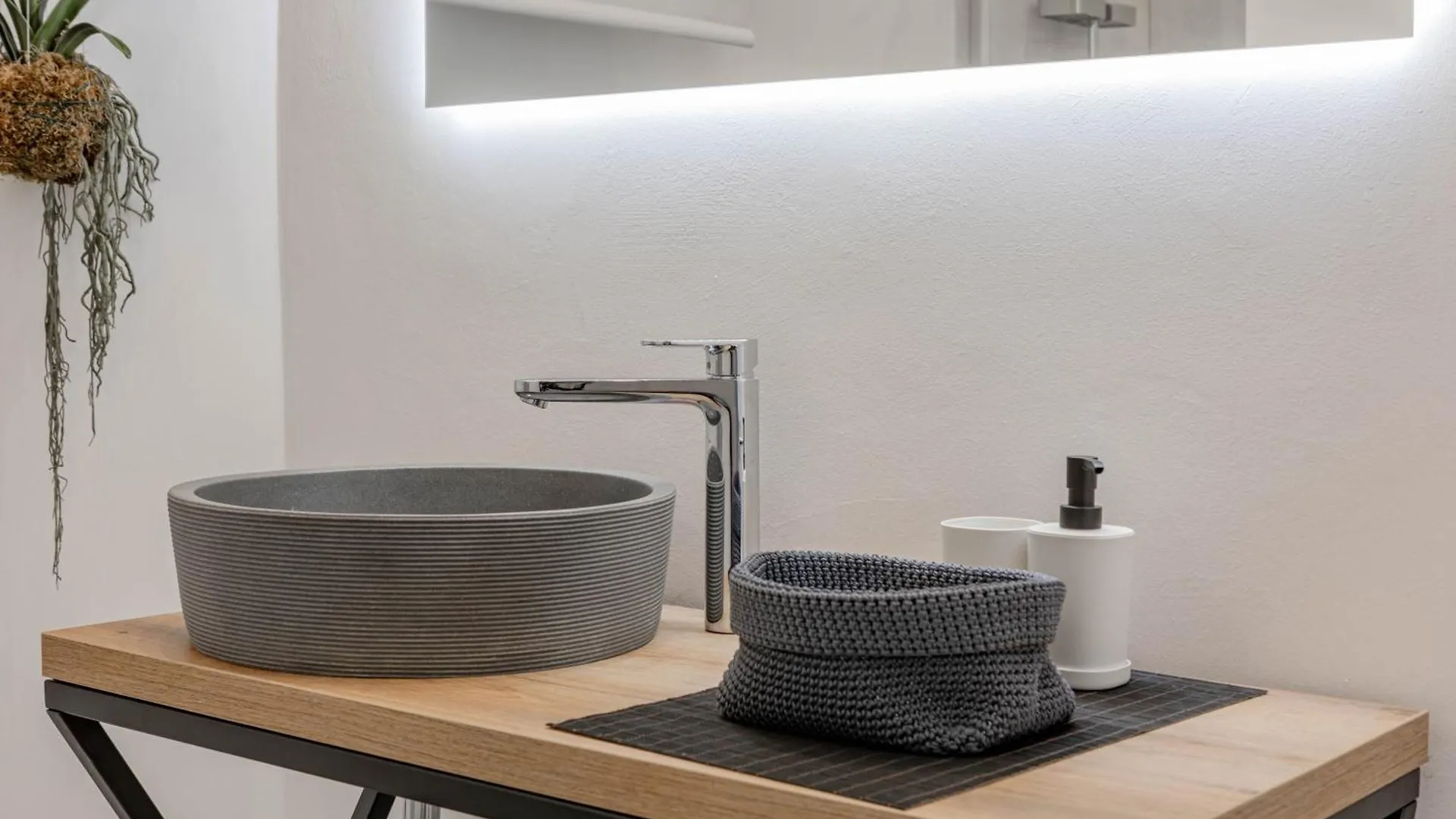 H11 Central Charm Sanremo-Ariston 0*, Sanremo Italy